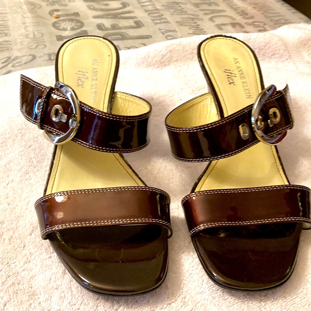 AK Anne Klein sandals slides on patent leather Sz 7.5 brown with silver buckle